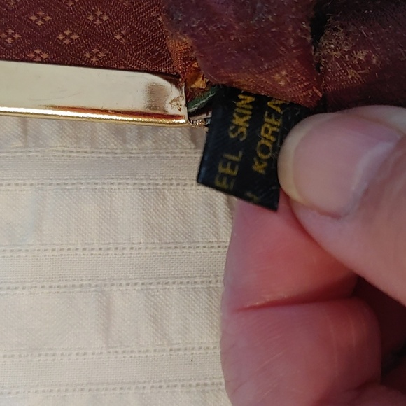 💚Vintage Red Eel Skin Cosmetic Case with Kiss Closure - Picture 7 of 13